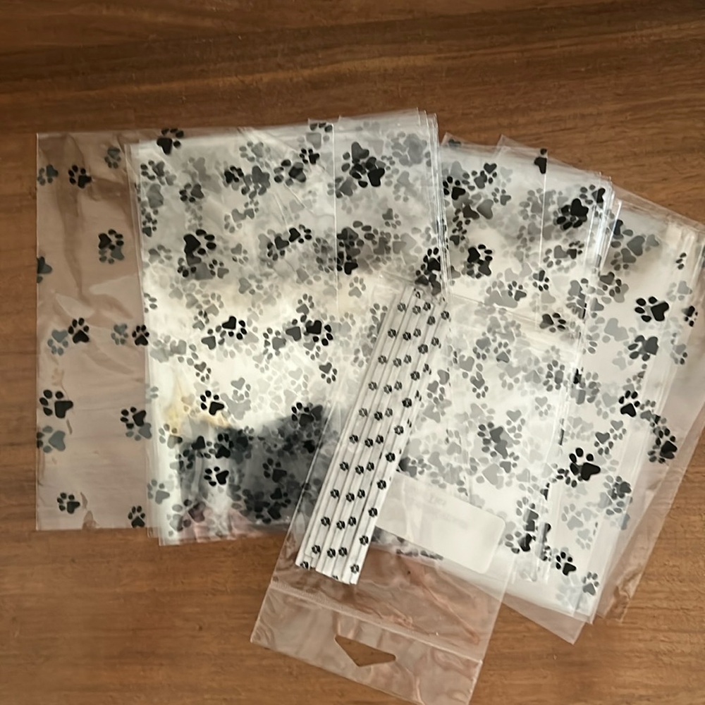 Paw print 🐾 treat bags
